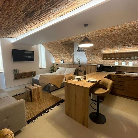 Understreet Studio With Private Parking Кошице Екстер'єр фото